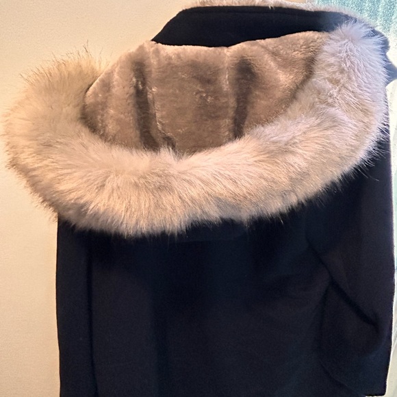 DKNY Coat Fur Hoody XL size - Picture 4 of 4